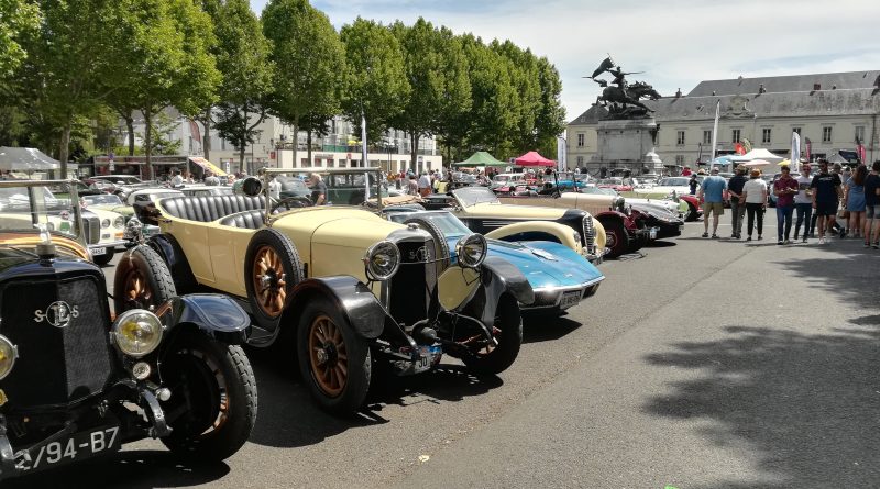Classic cars in Chinon at the Chinon Classic 2019