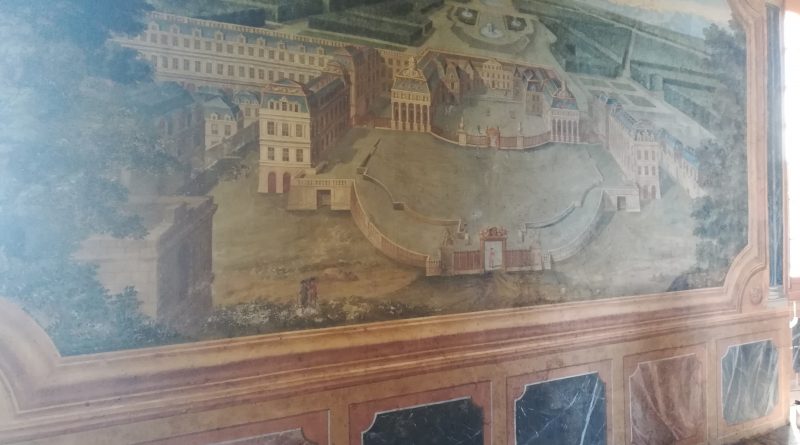 Wall paintings at the Chateau de Gizeux
