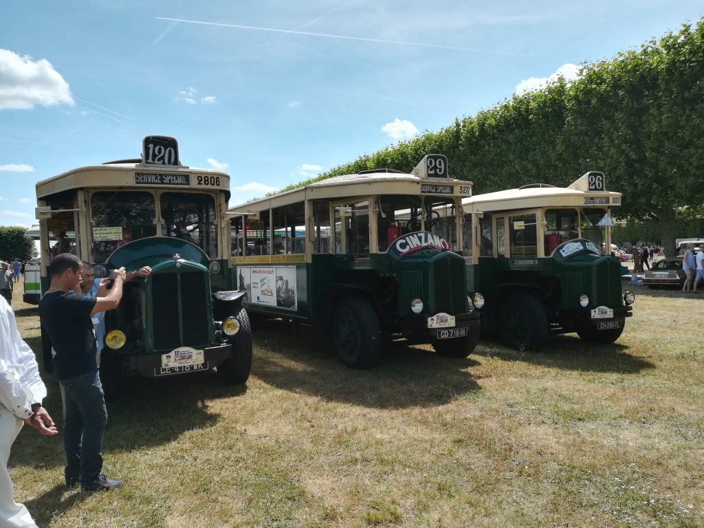 Classic buses at the Traverse de Paris 2019.